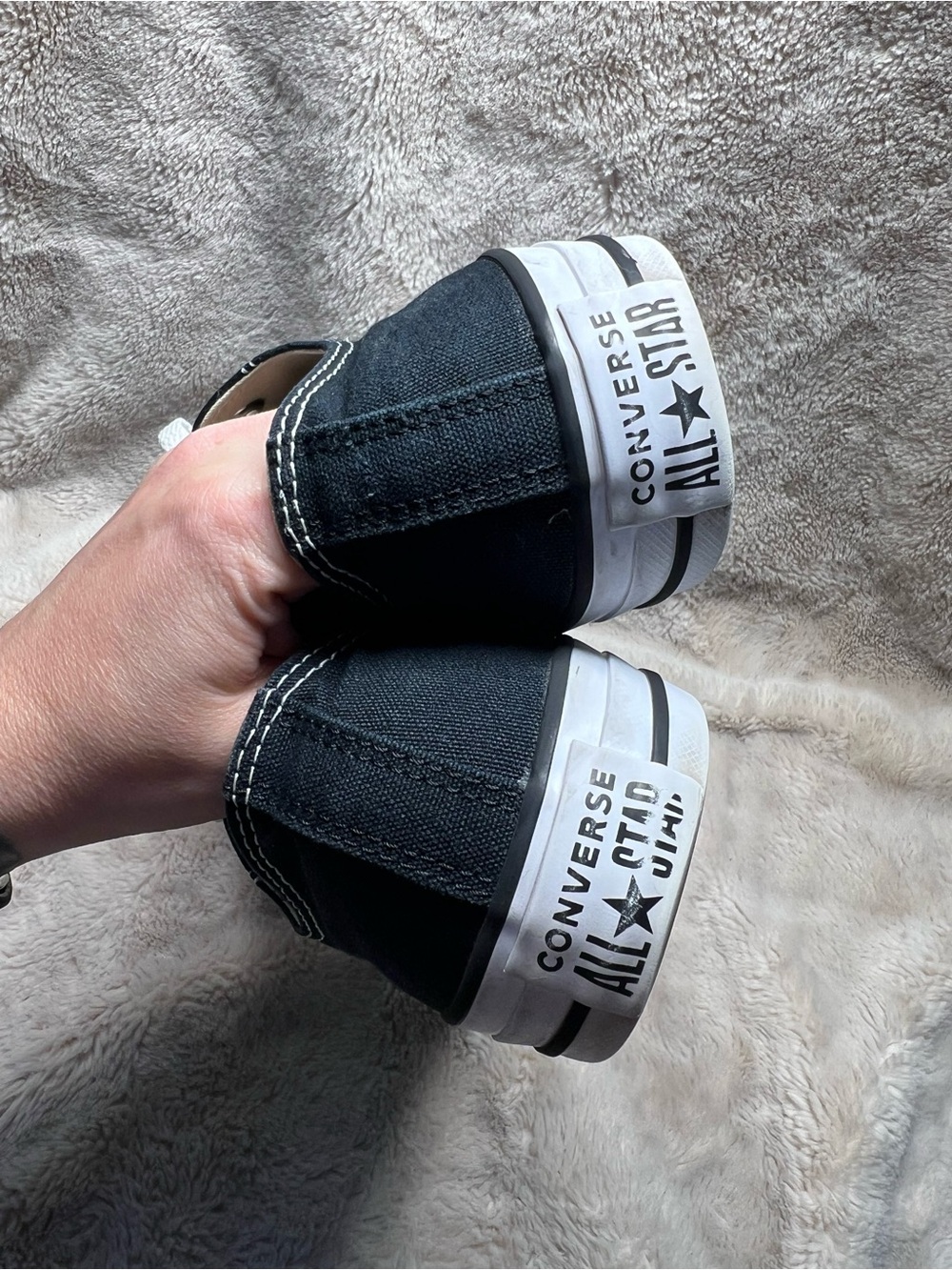 Converse women’s size 10, or men’s size 8 - Picture 5 of 6